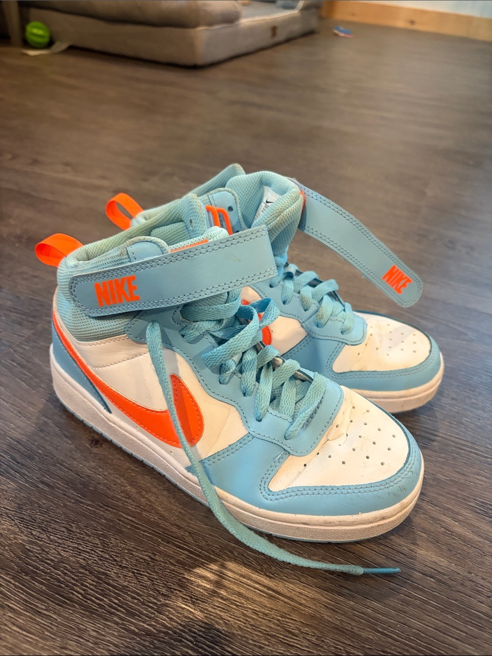Boys Nike Court Borough Mid